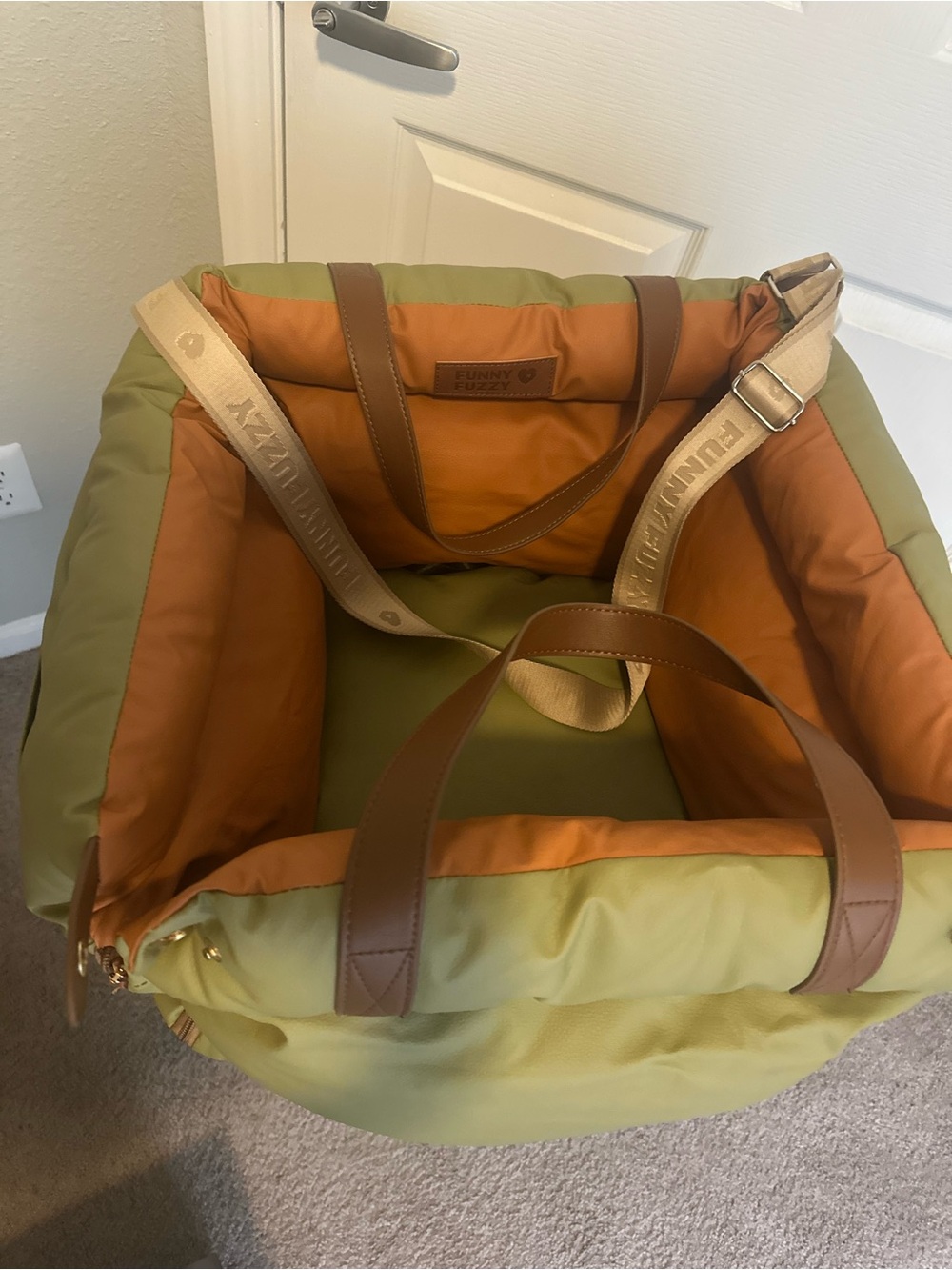 FunnyFuzzy Car Booster Seat Travel Dog Bed, new without tags - Picture 11 of 16